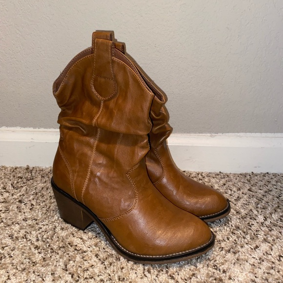 NEVER WORN Brown Boots - Picture 2 of 3